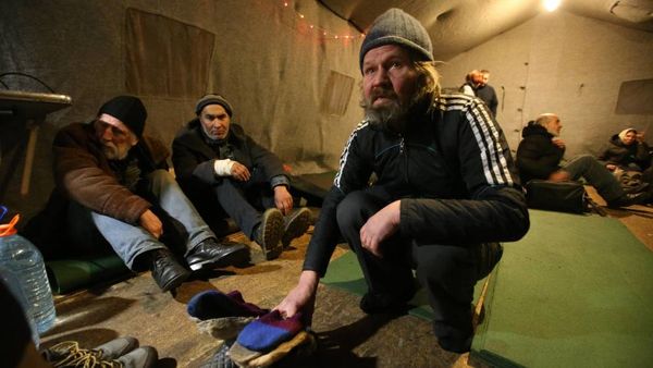 Бездомных в Москве накормят в "Ночном автобусе"
