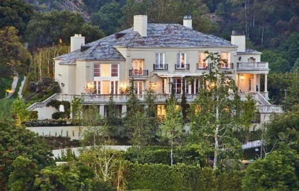 СМИ: Илон Маск продал свой особняк в Лос-Анджелесе за $29 млн