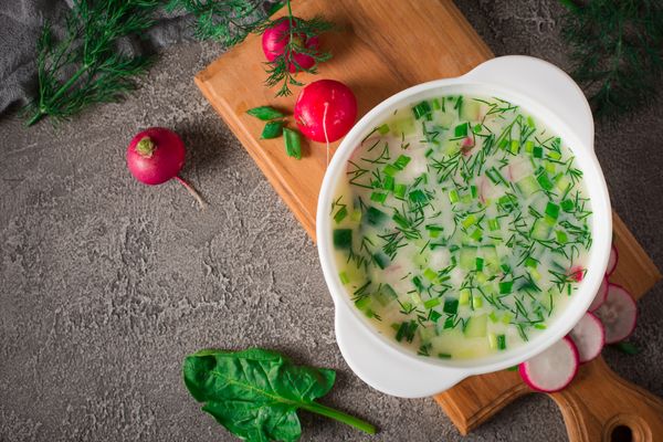 Россиянам посоветовали включить в летний рацион холодные супы и молодой картофель