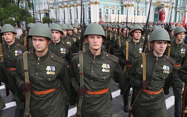 В Кремле объяснили решение Путина о проведении Парада Победы 24 июня