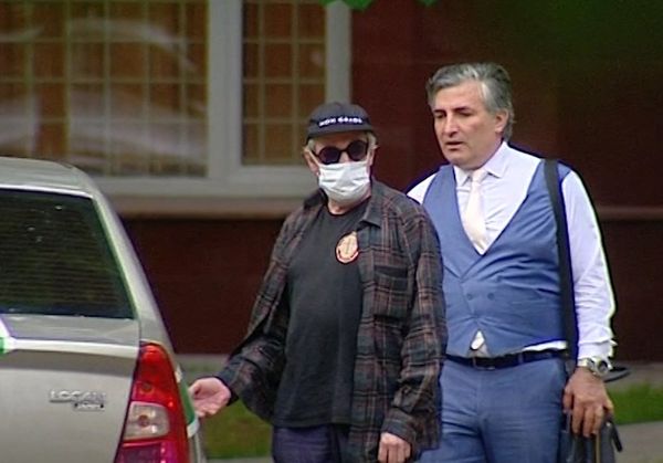 Адвокат Ефремова опроверг сообщения о том, что актёр пытался покончить с собой