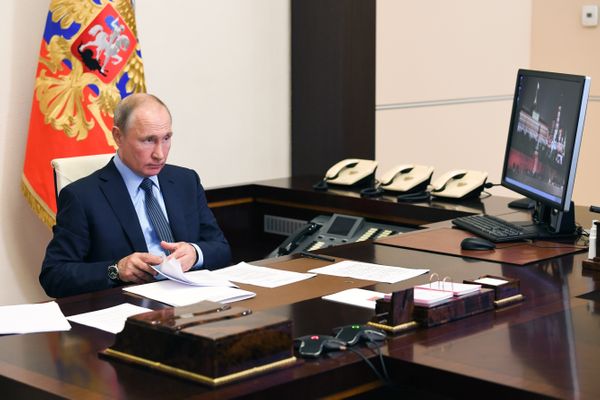 Путин наградил медработников за вклад в борьбу с коронавирусом. Пятеро стали Героями Труда