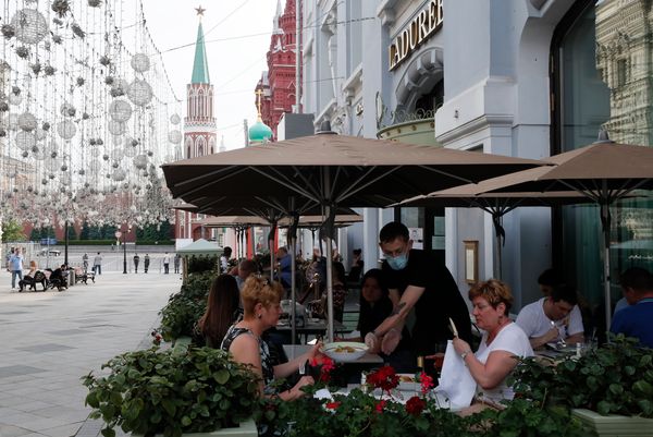 Собянин: Ресторанный бизнес в Москве заработал на 65% после снятия ограничений из-за CoViD-19