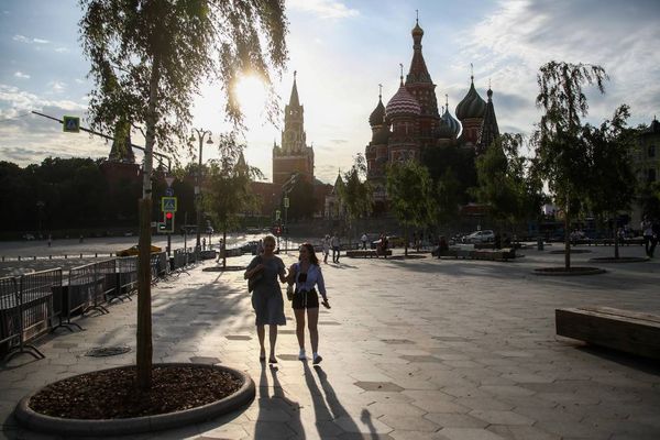 Парк "Зарядье" в Москве открыли для прогулок