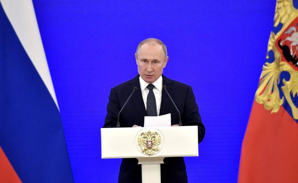 Путин поручил к сентябрю подготовить предложения по волонтёрской премии "Мы вместе"