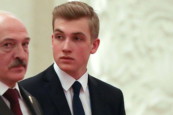 15-летний сын Лукашенко появился на параде в Москве, и теперь мысли всех девушек Сети лишь о нём