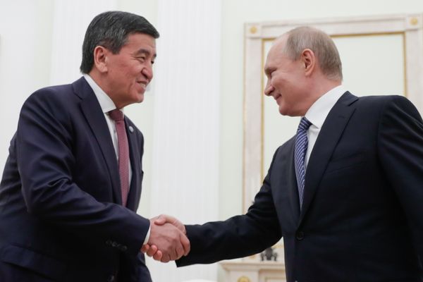 Путин поблагодарил президента Киргизии за визит в Москву на 75-летие Победы в ВОВ