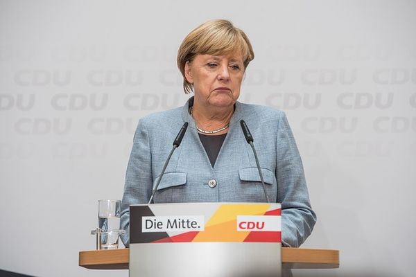 Меркель призывает задуматься о мире без лидерства США