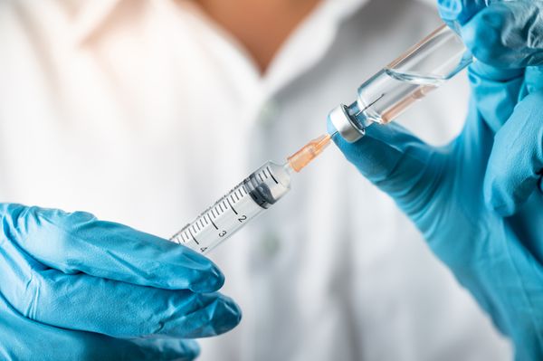 Россия готова поставлять на мировой рынок вакцину и препараты от коронавируса
