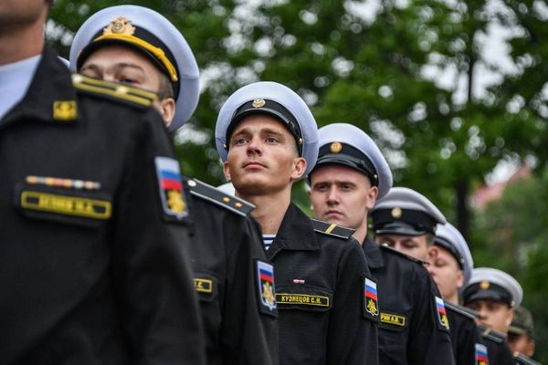 Оклады военнослужащих и силовиков России повысят на 3%
