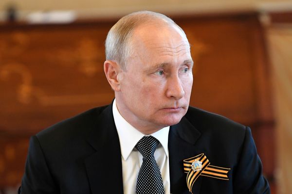 Путин посмертно наградил подростка, спасшего тонущего товарища ценой своей жизни