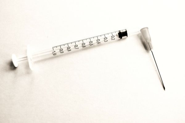В России успешно прошли испытания три прототипа вакцины от коронавируса