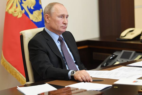 Путин подписал указ о присвоении 20 городам звания "Город трудовой доблести"
