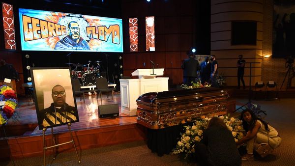 Тело Джорджа Флойда доставили в Хьюстон для похорон
