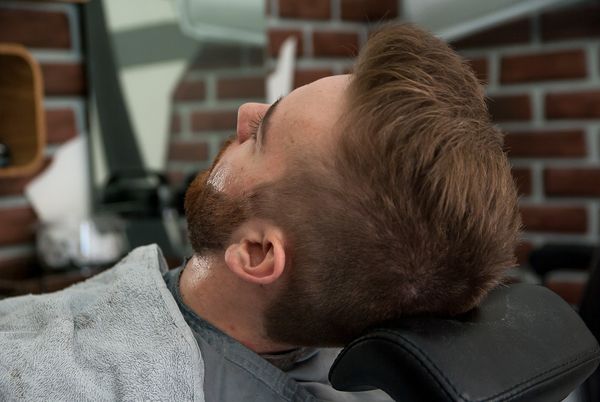 Москвичи обрушили call-центры парикмахерских после новости об их скором открытии