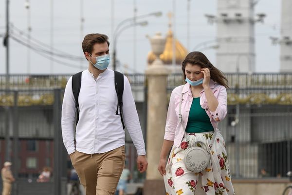 В Москве остаётся обязательным использование масок и перчаток