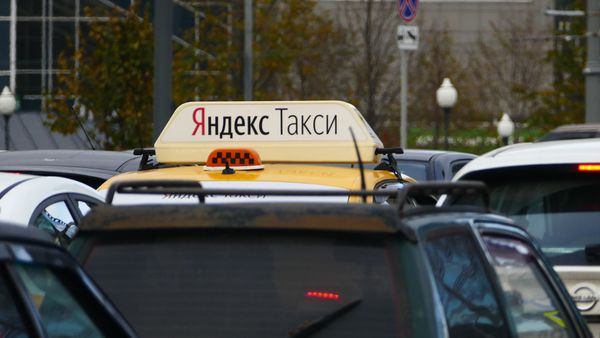 От "Яндекс.Такси" отключили водителя, который отказался везти темнокожего студента