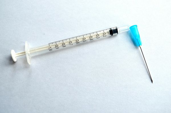 Биолог предупредила о продаваемой в Интернете фейковой вакцине от коронавируса