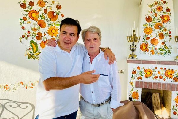 Саакашвили опубликовал фото очень постаревшего Ющенко