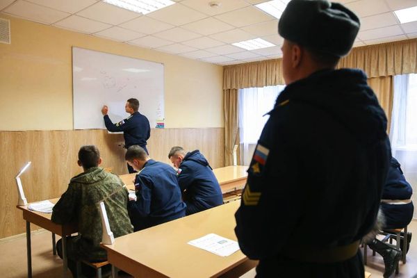 В России с 15 июля стартует набор в военные вузы страны