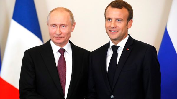 Путин поздравил Макрона с Днём взятия Бастилии
