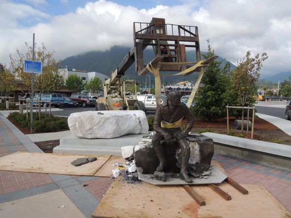 На Аляске пообещали "с уважением" перенести памятник первому русскому правителю