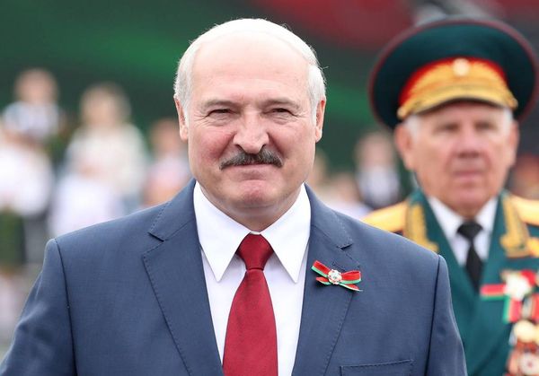 "Брал косу, шёл косить". Лукашенко рассказал, как витебский губернатор вылечился от CoViD-19