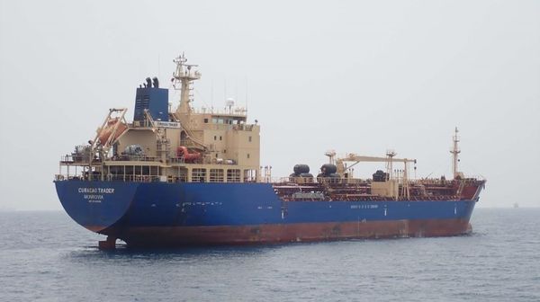 В Гвинейском заливе пираты похитили 15 членов экипажа танкера, среди заложников могут быть россияне
