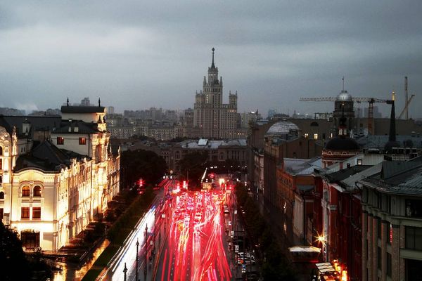 Синоптики обещают москвичам облачную пятницу и небольшой дождь