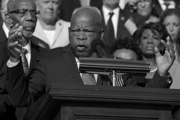 В США умер конгрессмен и борец за права темнокожих Джон Льюис