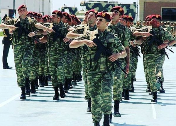 Более 23 тысяч добровольцев записались в армию Азербайджана. Среди них известные певцы и модели