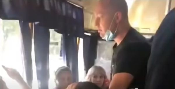 Пассажиры маршрутки избили женщину в Днепре за оплату сразу двух мест