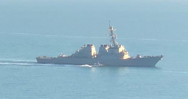Корабли ВМФ России начали слежение за американским ракетным эсминцем, вошедшим в Чёрное море