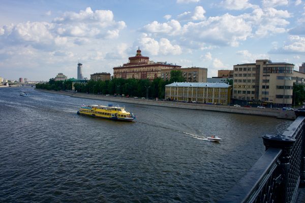 В Красногорске дизельное топливо вытекло в Москву-реку