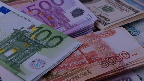 Курс евро заметно вырос. Почему дорожает валюта и какие перспективы у рубля
