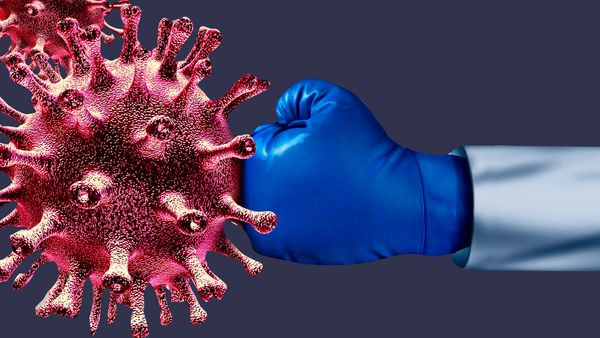 Оружие против второй волны коронавируса. Как работает вакцина и безопасна ли она