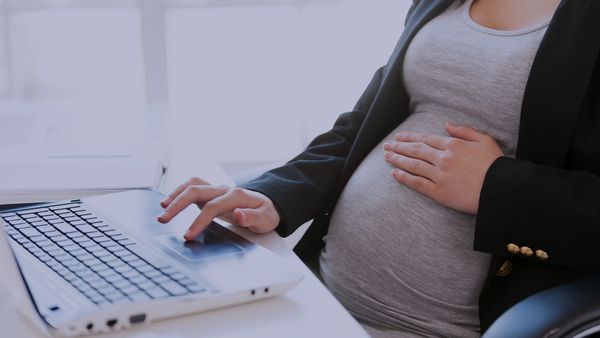 Три привилегии беременных на рабочем месте
