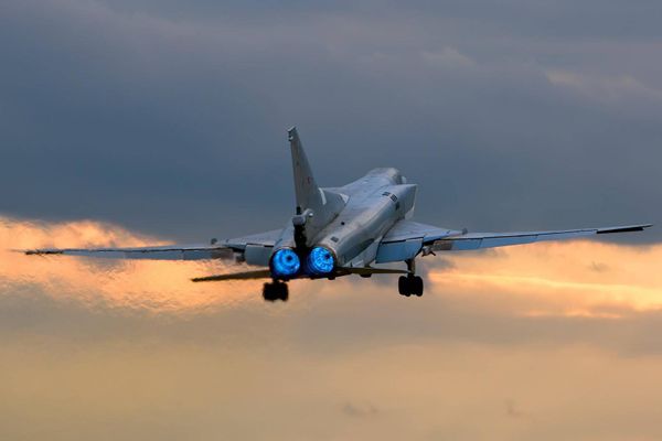 Румынские истребители сопроводили российские бомбардировщики Ту-22М3
