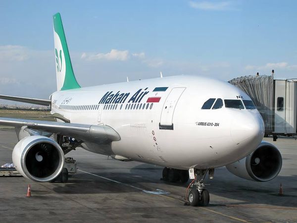 Иранский пассажирский самолёт совершил экстренную посадку из-за приближения истребителя