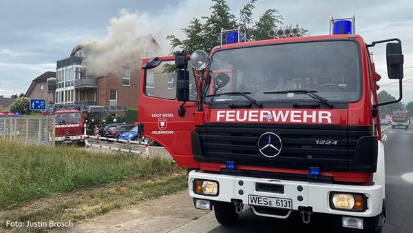 В Германии на жилой дом упал самолёт. Три человека погибли