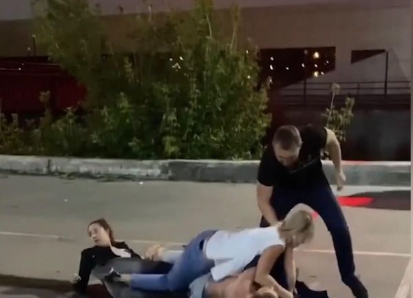 Участница драки в Барнауле: Жена переступила через умирающего мужа и полетела дальше драться
