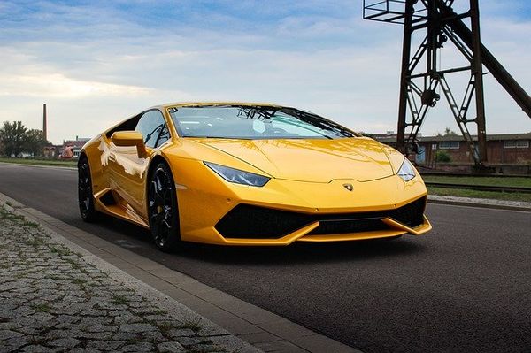 В США мужчина купил Lamborghini на деньги, выделенные на помощь бизнесу во время пандемии