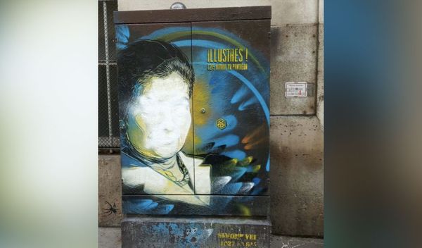 В Париже вандалы испортили граффити "французского Бэнкси", посвящённые бывшей узнице нацистских лагерей