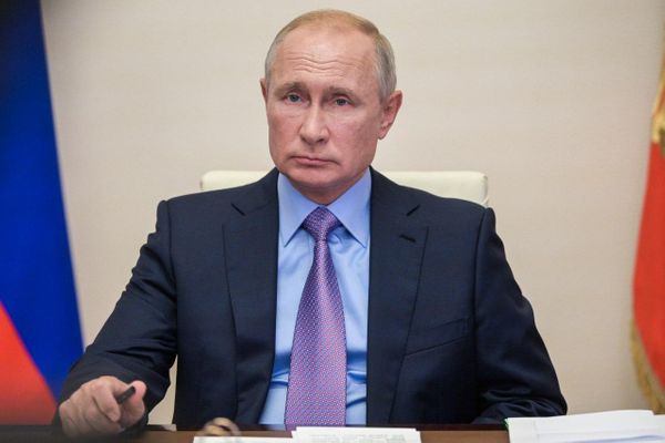 Путин потребовал срочно изолировать загрязнённую промзону в Усолье-Сибирском
