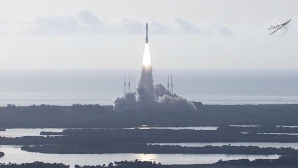 США запустили ракету Atlas V с марсоходом на борту