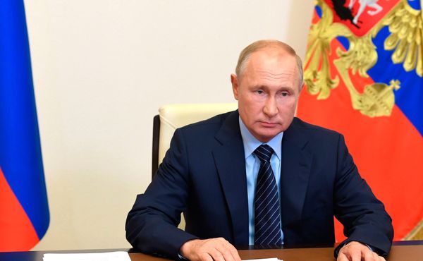 Путин поручил проработать не вошедшие в конституцию поправки
