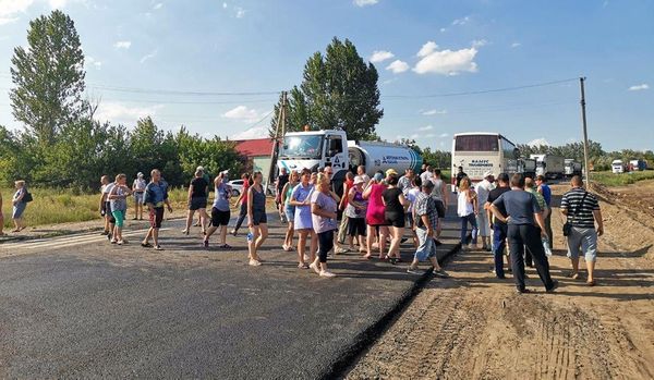 Жители украинского села устали жить без газа и перекрыли трассу