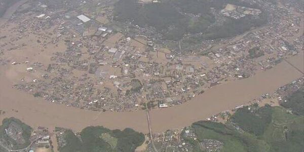 Жителей двух районов Японии эвакуируют из-за обрушившихся ливней