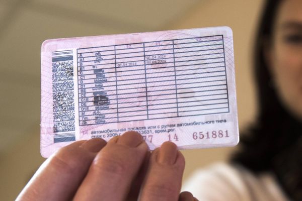 Водительские права в России предложили частично приравнять к паспорту