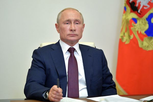 "По-современному качественно". Путин на встрече с Памфиловой оценил уровень организации голосования по поправкам